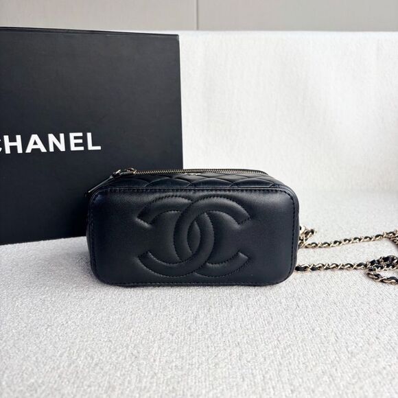 Chanel Women Pre-Loved Bag Very Good Condition - Picture 5 of 9